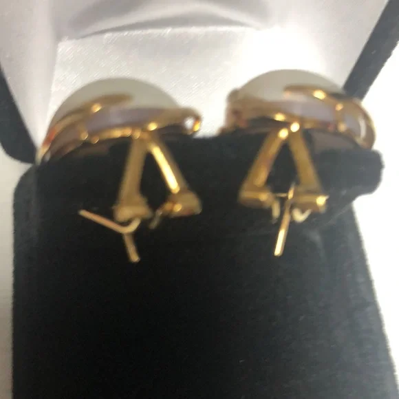 Vintage, Mane Pearl Drop Earrings - 14k Yellow Gold Teardrop Pierced Omega
